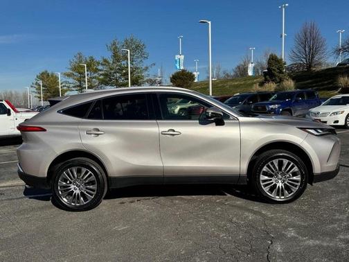 2022 Toyota Venza XLE