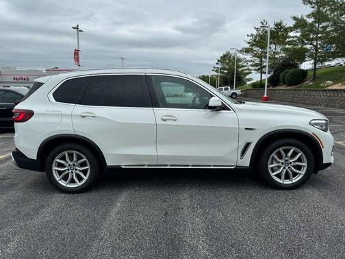 Alpine White 2023 BMW X5 PHEV xDrive45e