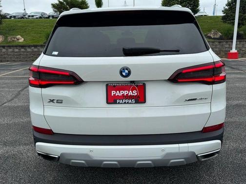 Alpine White 2023 BMW X5 PHEV xDrive45e