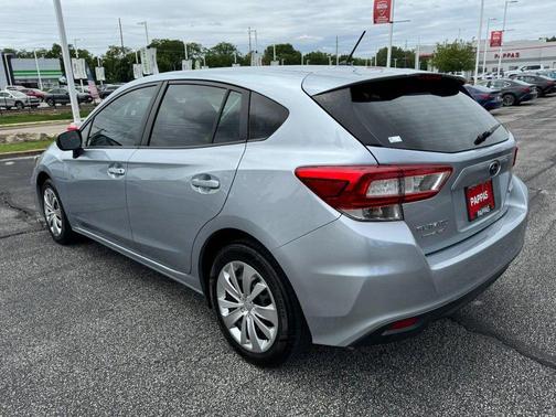 Ice Silver Metallic 2018 Subaru Impreza 2.0i