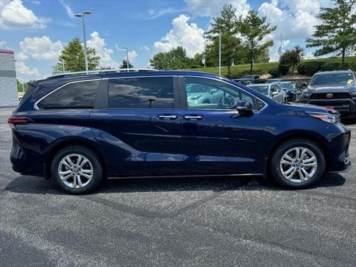 2023 Toyota Sienna Platinum 7 Passenger