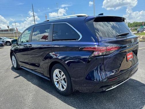 2023 Toyota Sienna Platinum 7 Passenger