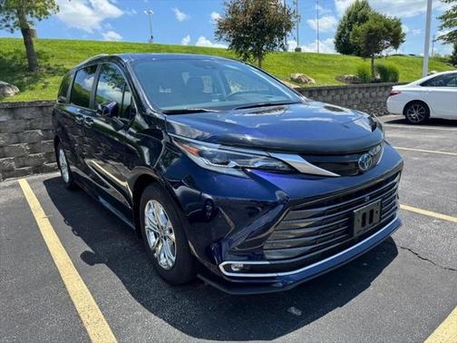 2023 Toyota Sienna Platinum 7 Passenger