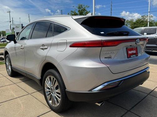 Titanium Glow 2023 Toyota Venza XLE