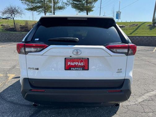 2020 Toyota RAV4 LE