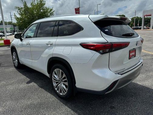 Wind Chill Pearl 2023 Toyota Highlander Hybrid Platinum