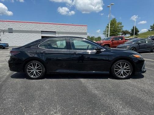 2023 Toyota Camry Hybrid XLE