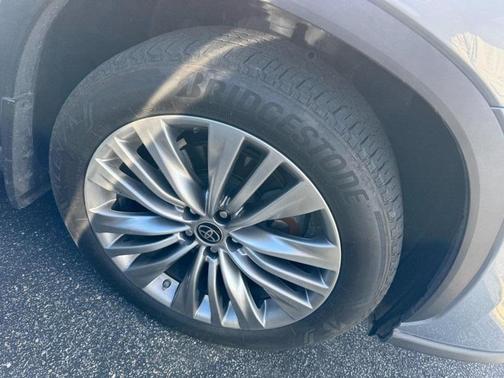 2023 Toyota Highlander Hybrid Platinum