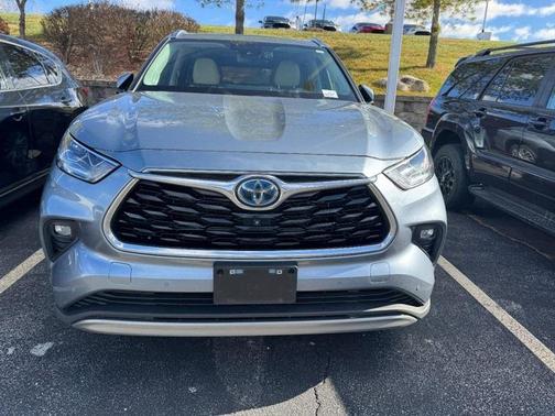 2023 Toyota Highlander Hybrid Platinum