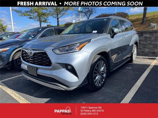 2023 Toyota Highlander Hybrid Platinum