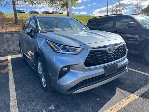 2023 Toyota Highlander Hybrid Platinum
