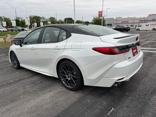 Wind Chill Pearl w/Midnight Black Metallic Roof 2026 Toyota Camry XSE