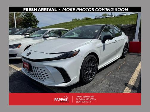 Wind Chill Pearl w/Midnight Black Metallic Roof 2026 Toyota Camry XSE