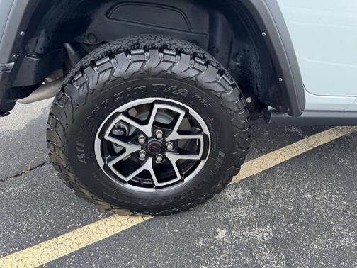 Bright White Clearcoat 2024 Jeep Wrangler Rubicon