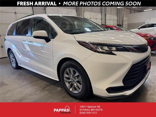2022 Toyota Sienna LE