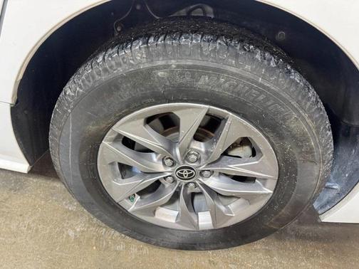 2022 Toyota Sienna LE