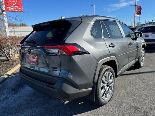 2025 Toyota RAV4 XLE Premium