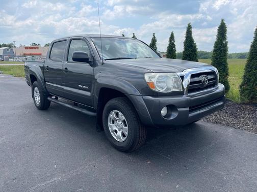 Photo 2 of 31 of 2009 Toyota Tacoma PreRunner Double Cab