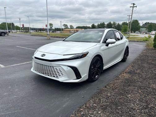 Wind Chill Pearl 2025 Toyota Camry XSE