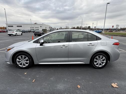 2025 Toyota Corolla Hybrid SE