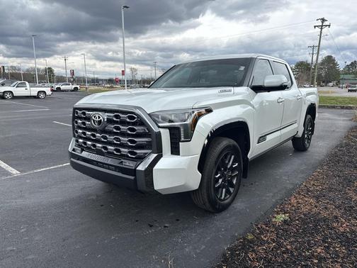 2025 Toyota Tundra Hybrid Platinum
