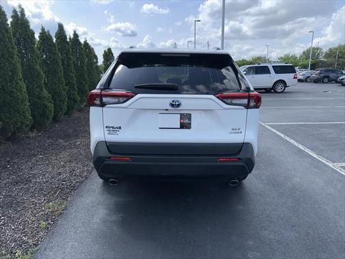 2022 Toyota RAV4 Hybrid XLE
