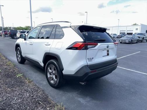 2022 Toyota RAV4 Hybrid XLE