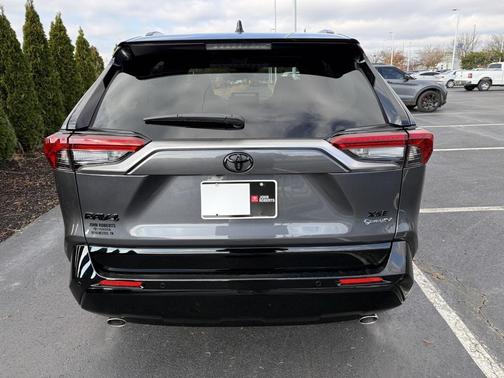 2025 Toyota RAV4 Hybrid SE