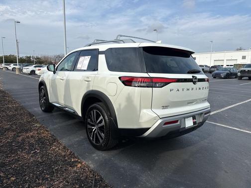 2024 Nissan Pathfinder Platinum FWD