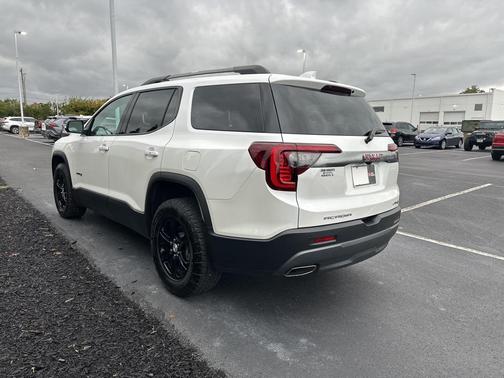 2023 GMC Acadia AWD AT4