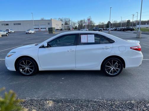 Photo 5 of 39 of 2015 Toyota Camry XSE