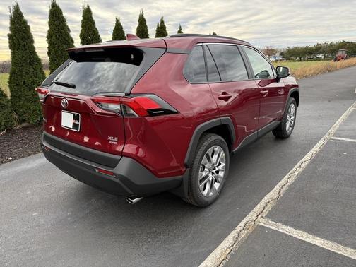 2025 Toyota RAV4 XLE Premium