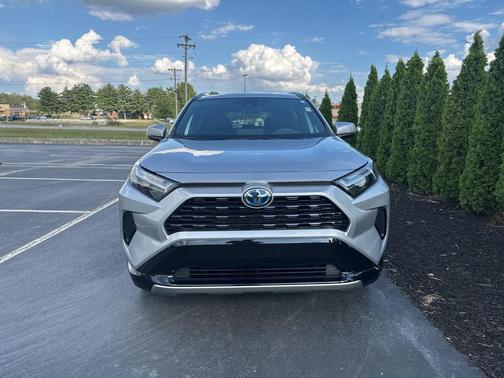 2023 Toyota RAV4 Hybrid SE