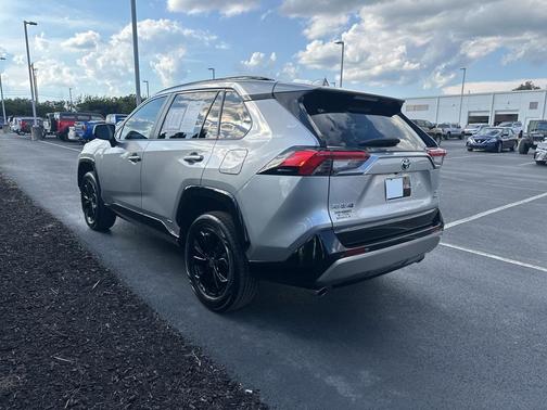 2023 Toyota RAV4 Hybrid SE
