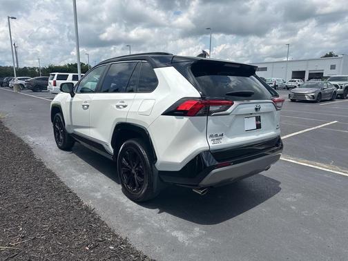 2024 Toyota RAV4 Hybrid SE