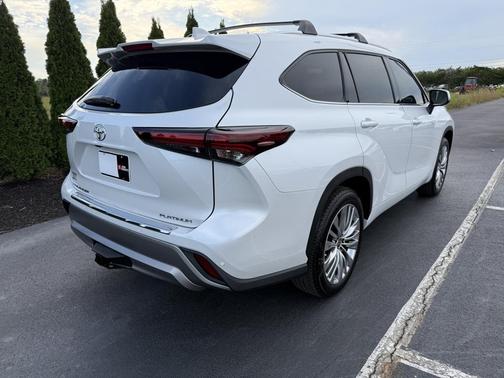 2024 Toyota Highlander Platinum