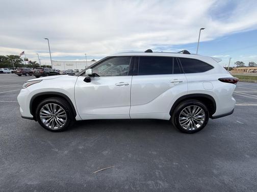 2024 Toyota Highlander Platinum