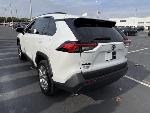 2025 Toyota RAV4 XLE Premium