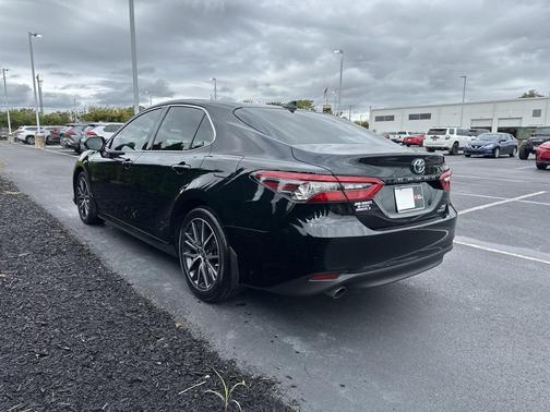 2021 Toyota Camry Hybrid XLE