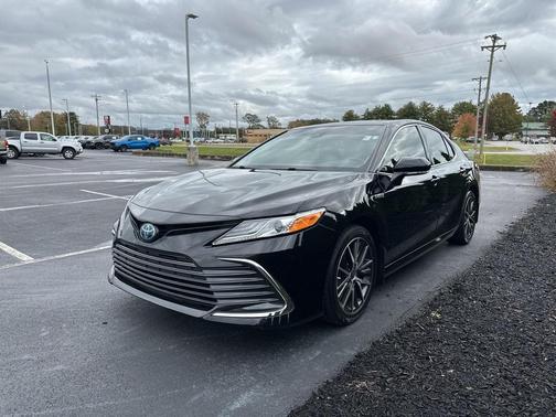 2021 Toyota Camry Hybrid XLE