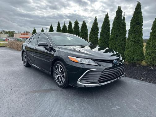 2021 Toyota Camry Hybrid XLE