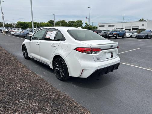 Ice Cap 2025 Toyota Corolla Hybrid SE