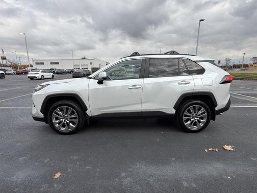 2025 Toyota RAV4 XLE Premium