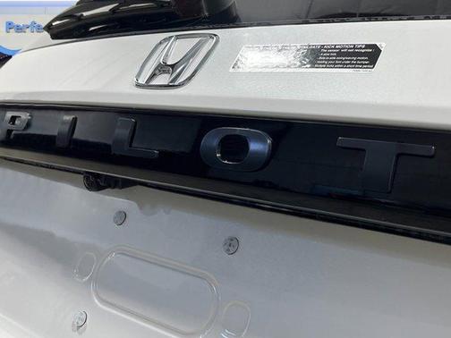 2025 Honda Pilot Touring 8-Passenger