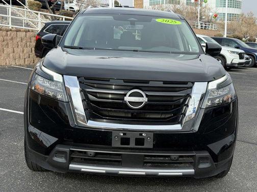 2025 Nissan Pathfinder SL 4WD