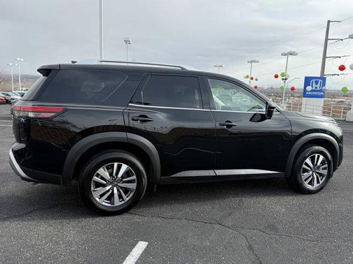 2025 Nissan Pathfinder SL 4WD