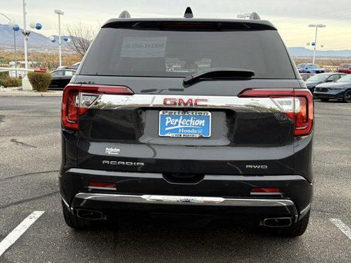 2023 GMC Acadia Denali