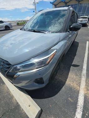 Boulder Gray Pearl 2022 Nissan Kicks SR