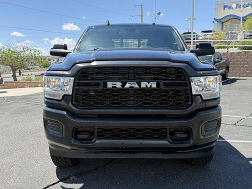 2022 RAM 3500 Tradesman Crew Cab 4x4 8' Box
