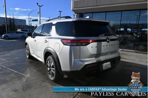 2024 Nissan Pathfinder SV